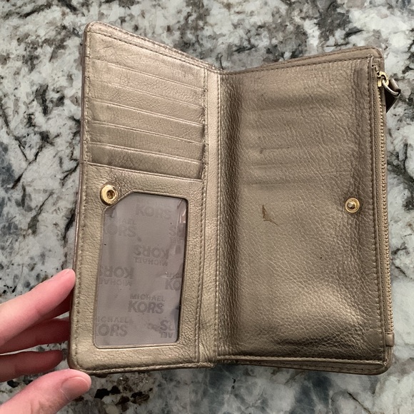 Michael Kors Large Wallet. Good Condition. - Picture 4 of 7